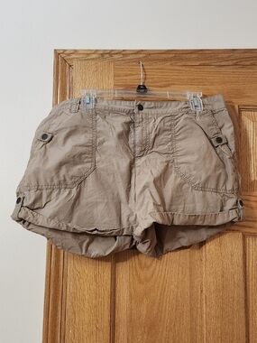 GAP Women's Cargo Roll-Tab Shorts - Taupe